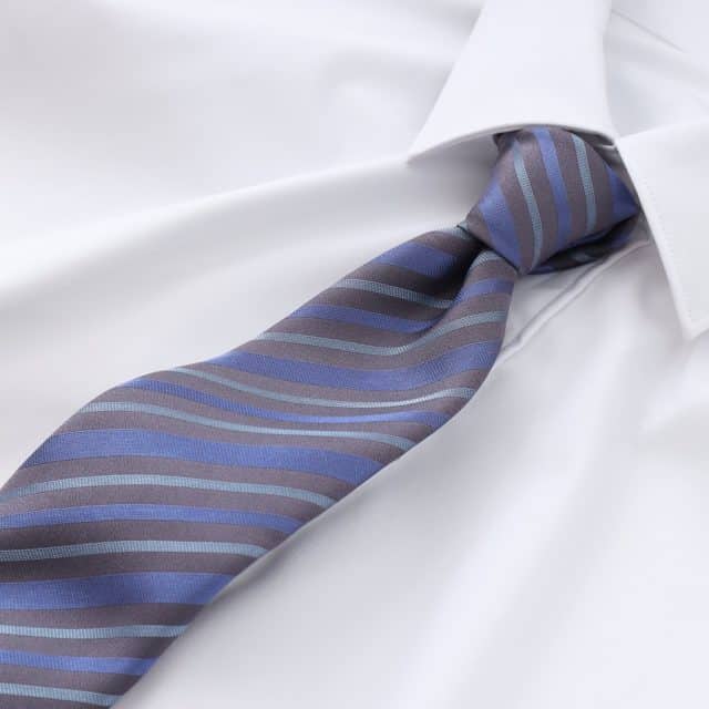 博多織の伝統と100％シルク素材の「ストライプ柄ネクタイ」