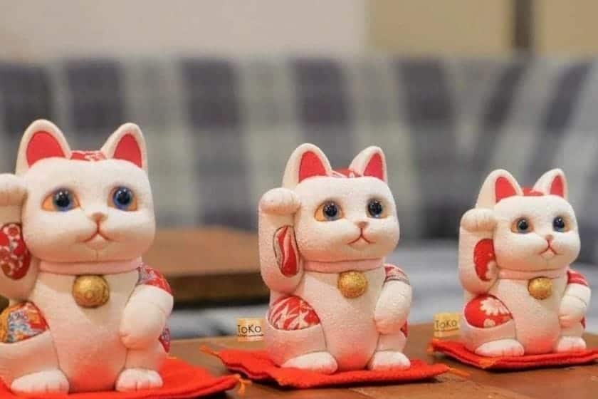 招き猫 右手 左手上げの意味は 手の高さや色の違いも解説 おしゃれな招き猫の右手上げ5選紹介 Becos Journal
