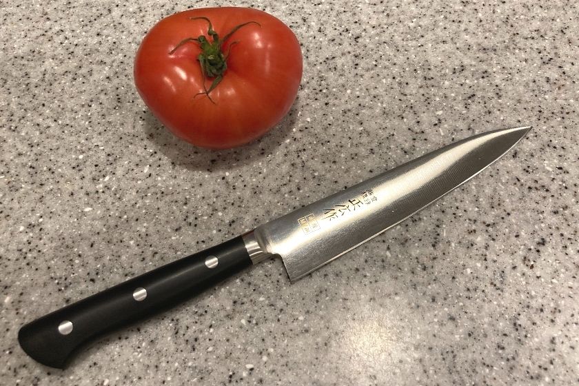 包丁とトマト