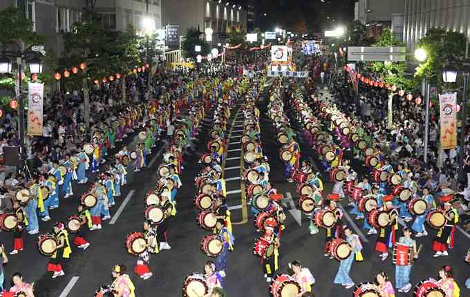 和太鼓の種類 歴史 たたき方などの基礎知識から和太鼓の楽しみ方まで紹介 Becos Journal