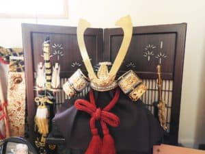 ボトルアーマー 赤　武田信玄(箱付き、ボトルは別) 赤備えがかっこいい！武田信玄の甲冑アイテム4選 | 伝統工芸品