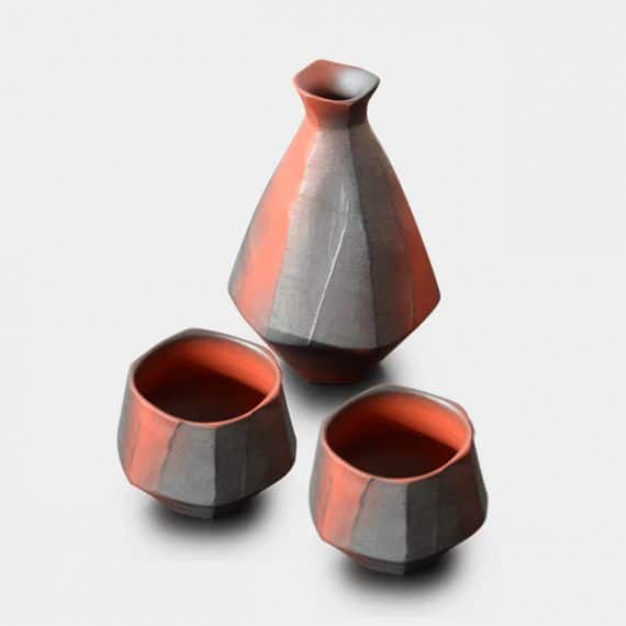 日本酒の味にも影響する おちょこ と ぐい呑み の違い Becos Journal