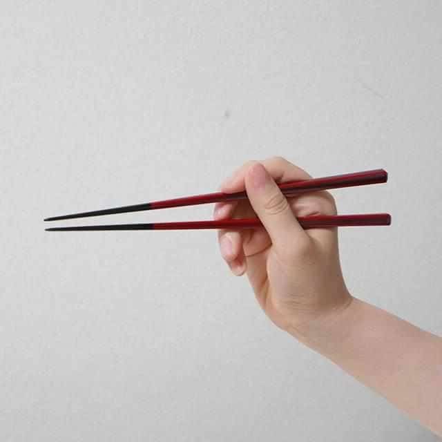 【高級箸】箸蔵まつかん 若狭塗箸の夫婦箸　塗分削り箸ペア 箸置付