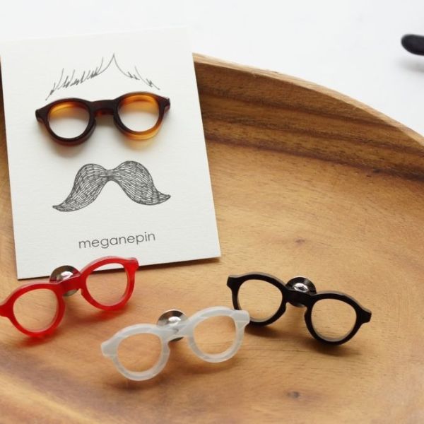 【鯖江】匠市 ラペルピン・メガネホルダーになるピンバッチ megane pin (ブラウン)